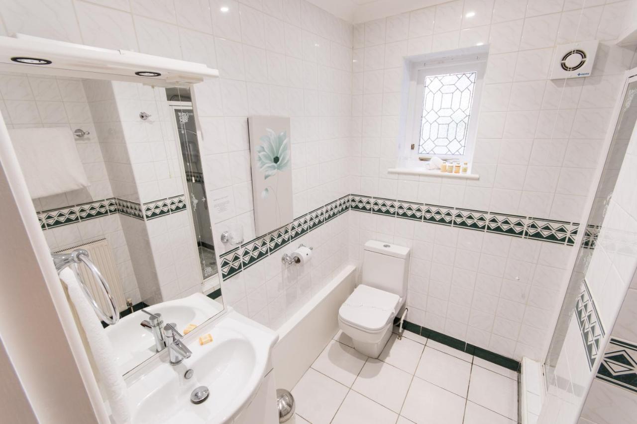 Grovefield Manor Hotel Poole Eksteriør billede